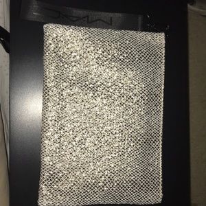 Mac cosmetics makebag and brush set.